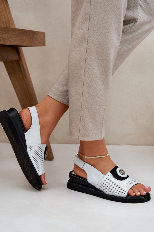 Sandálias femininas com uma plataforma cor prata Isnnoria