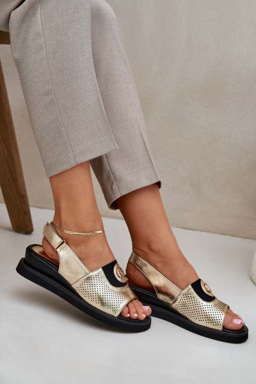 Sandálias femininas com uma plataforma cor dourada Isnnoria