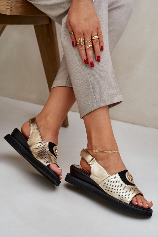 Sandálias femininas com uma plataforma cor dourada Isnnoria