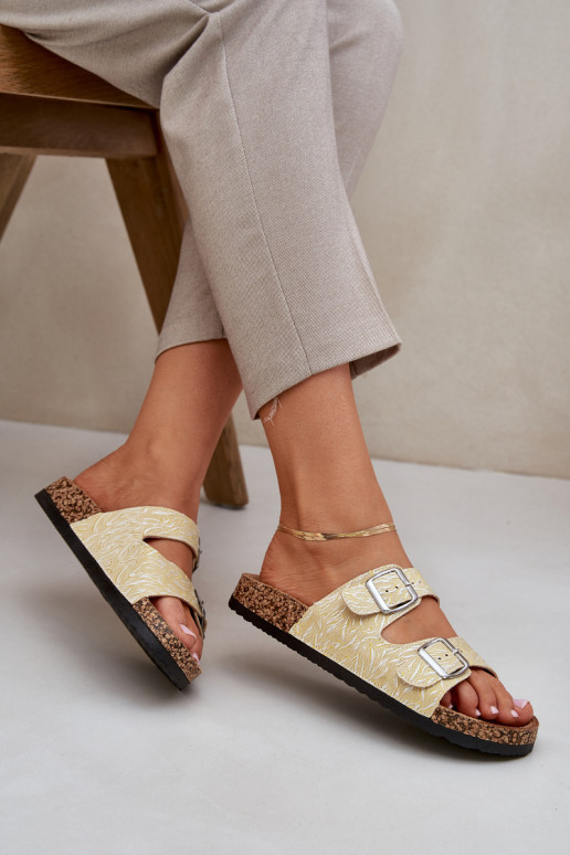 Chinelos Com sola de cortiça com fivelas cor amarela Atera  Chinelos Com sola de cortiça com fivelas cor amarela Atera