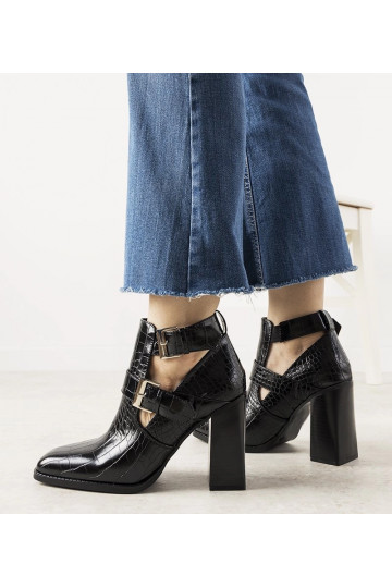 Botas pretas de salto bloco... 2