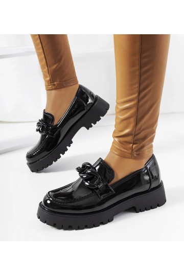 Sapatos pretos de verniz...