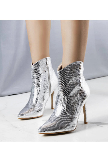 Botins prateados brilhantes...