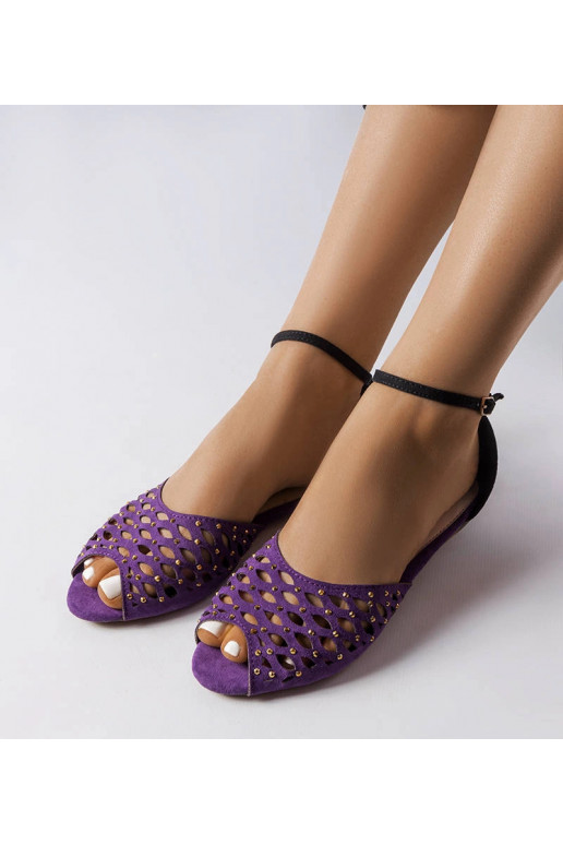 Sandálias roxas vazadas com zircônias...