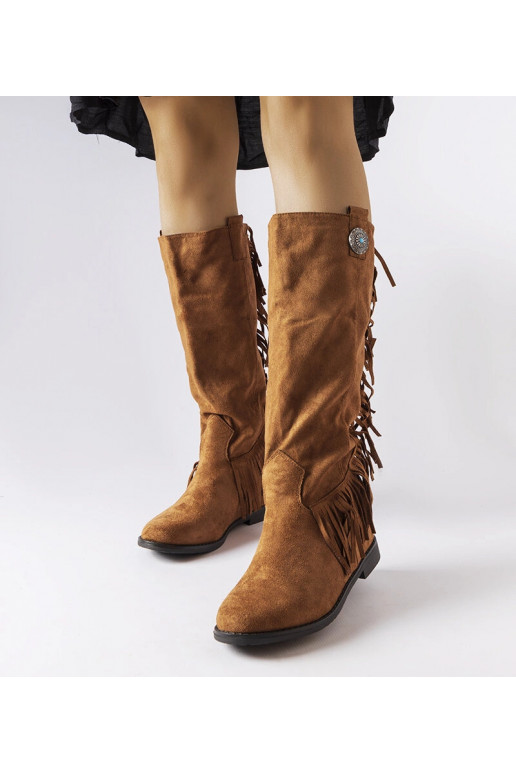 Botas marrons com salto plataforma...