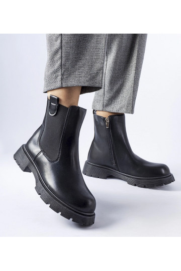 Botins clássicos pretos...