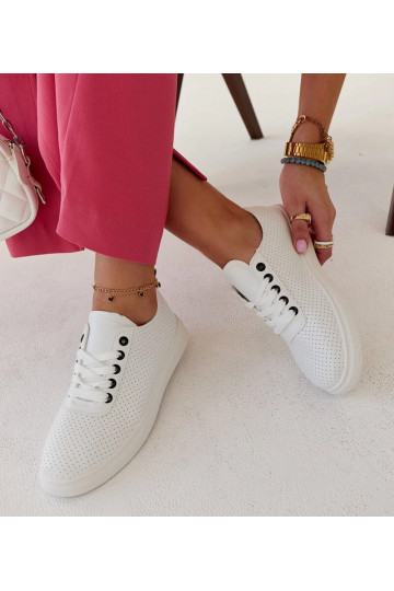 Tênis branco de couro... 2