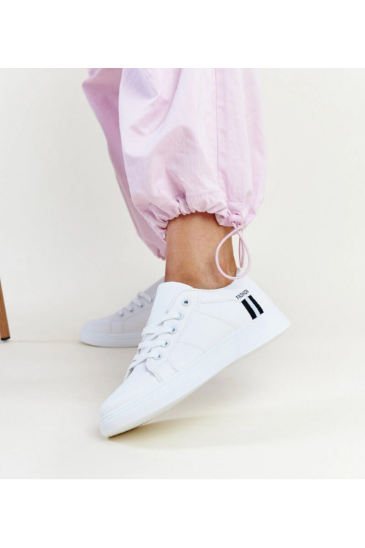 Tênis feminino branco com cadarço,...