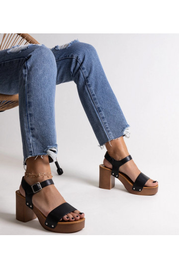 Sandálias pretas Adilar... 2