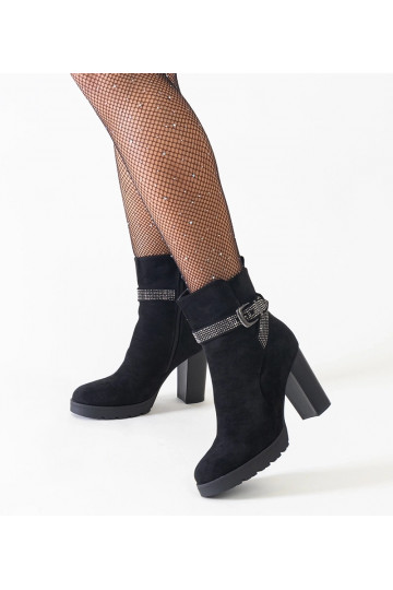 Botins pretos com zircões,... 2