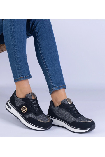 Tênis preto brilhante com...