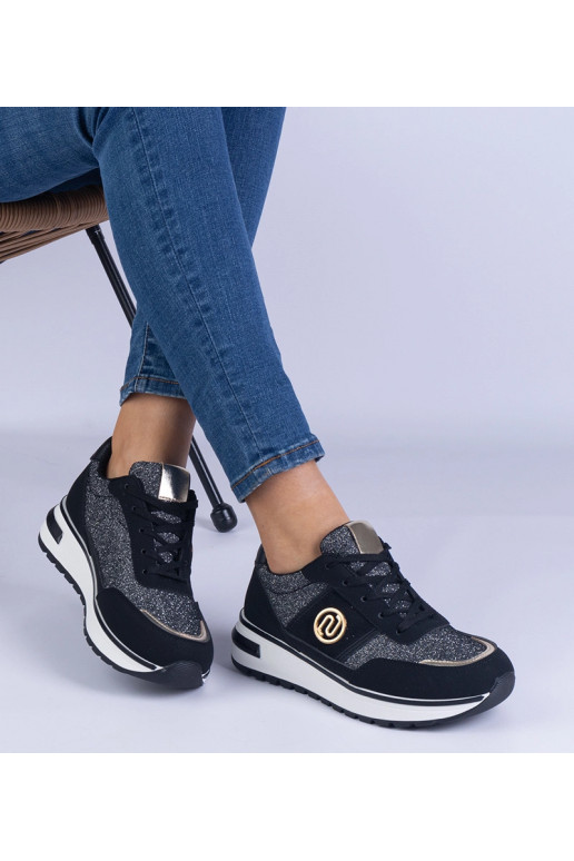 Tênis preto brilhante com decoração...