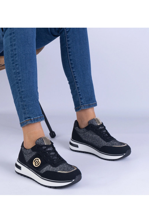 Tênis preto brilhante com decoração...