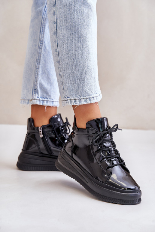 Tênis esportivos com efeito de verniz... Tênis esportivos com efeito de verniz...