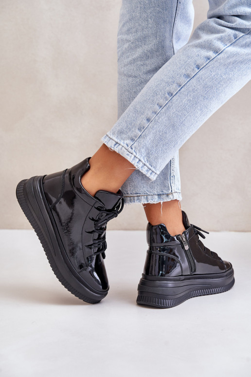 Tênis esportivos com efeito de verniz... Tênis esportivos com efeito de verniz...