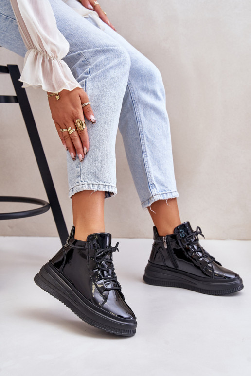 Tênis esportivos com efeito de verniz... Tênis esportivos com efeito de verniz...