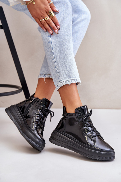 Tênis esportivos com efeito de verniz... Tênis esportivos com efeito de verniz...