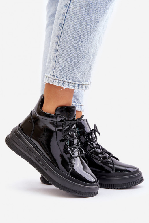 Tênis esportivos com efeito de verniz... Tênis esportivos com efeito de verniz...