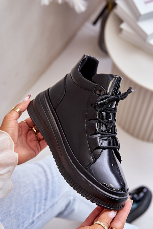 Tênis esportivos com efeito de verniz... Tênis esportivos com efeito de verniz...