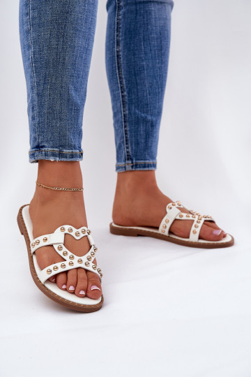 sandalias femininas decoradas com solado plano cor branca Adivrae