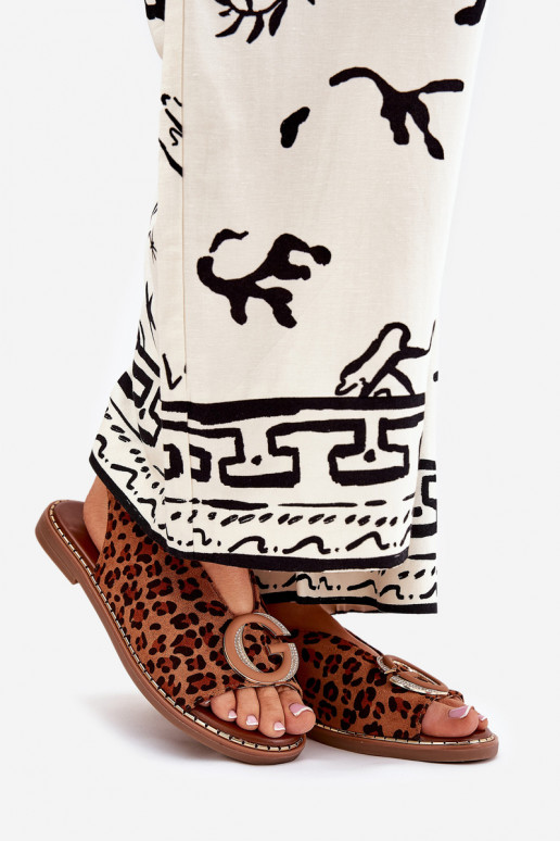 Sandálias rasteiras com enfeites com padrões de pele de leopardo cor marrom Haliones