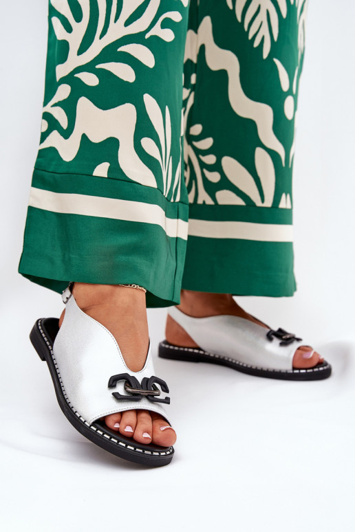 sandálias com salto largo com enfeites de couro ecológico cor prata Tillireta sandálias com salto largo com enfeites de couro ecológico cor prata Tillireta