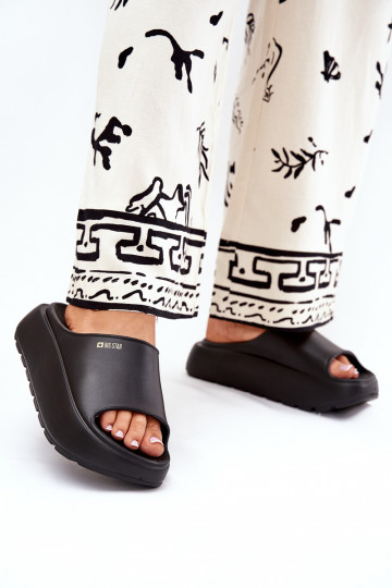 Chinelos leves Chinelos femininos com uma plataforma Big Star RR274A567 cor preta