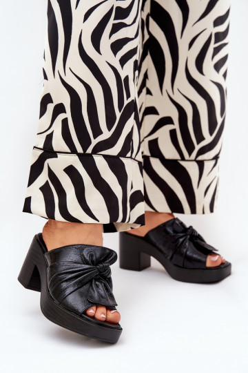 Chinelos femininos com salto de couro ecológico cor preta Kikilla