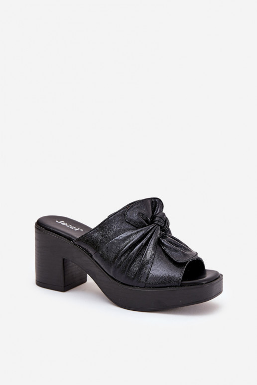 Chinelos femininos com salto de couro ecológico cor preta Kikilla