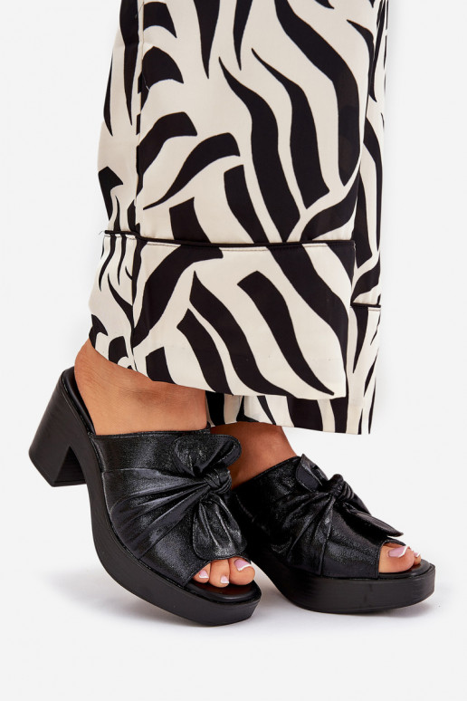 Chinelos femininos com salto de couro ecológico cor preta Kikilla