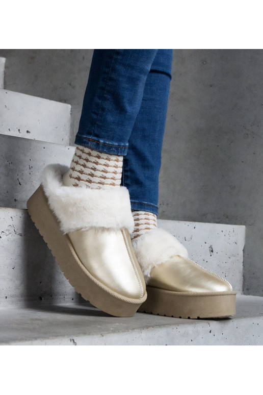 Chinelos dourados com plataforma...