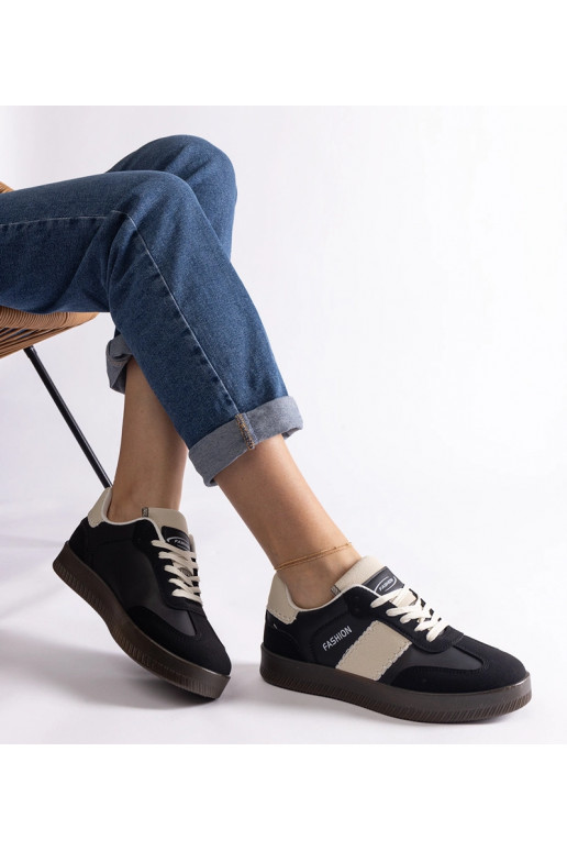 Tênis pretos em plataforma com...