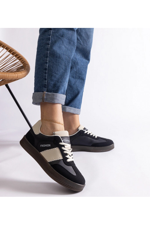 Tênis pretos em plataforma com...