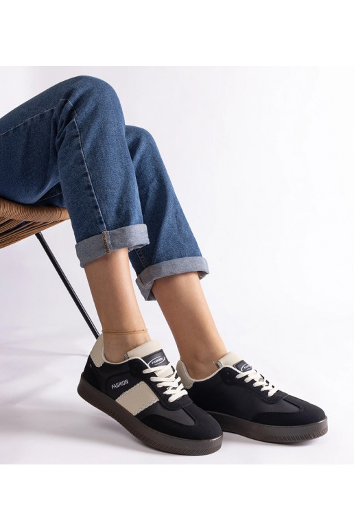 Tênis pretos em plataforma com...