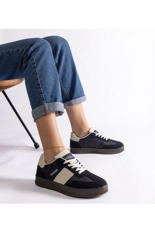 Tênis pretos em plataforma com...