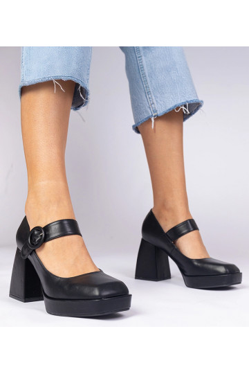 Sapatos Pretos com Bico...