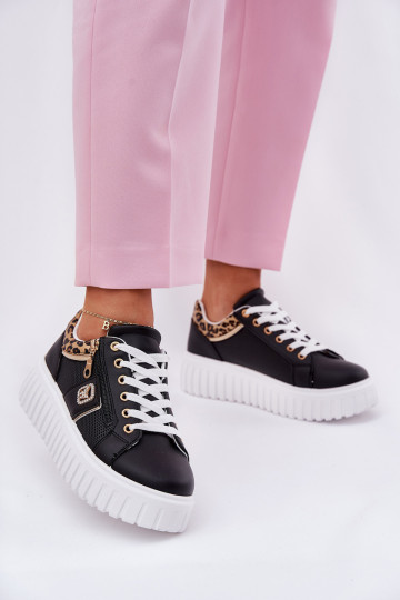 tênis Feminino com uma plataforma de couro ecológico com padrões de pele de leopardo cor preta Velionna 2
