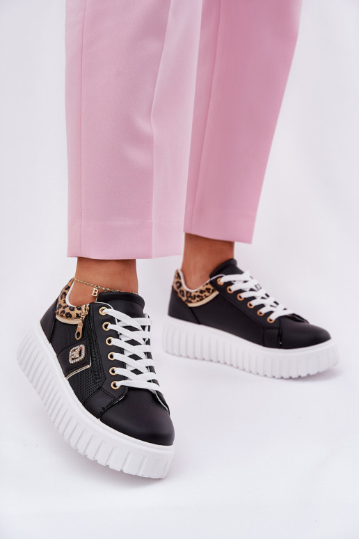 tênis Feminino com uma plataforma de couro ecológico com padrões de pele de leopardo cor preta Velionna