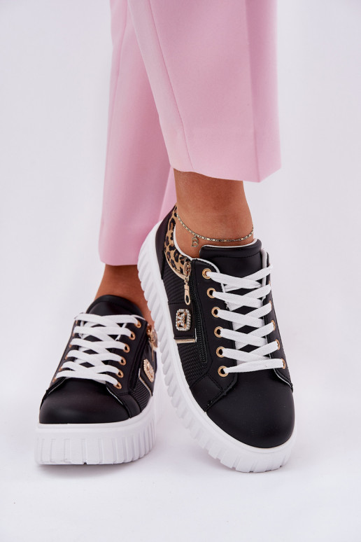 tênis Feminino com uma plataforma de couro ecológico com padrões de pele de leopardo cor preta Velionna