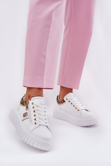 tênis Feminino com uma plataforma de couro ecológico com padrões de pele de leopardo cor branca Velionna