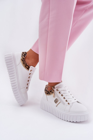 tênis Feminino com uma plataforma de couro ecológico com padrões de pele de leopardo cor branca Velionna 2