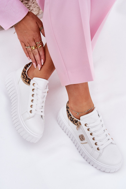 tênis Feminino com uma plataforma de couro ecológico com padrões de pele de leopardo cor branca Velionna