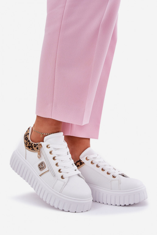tênis Feminino com uma plataforma de couro ecológico com padrões de pele de leopardo cor branca Velionna