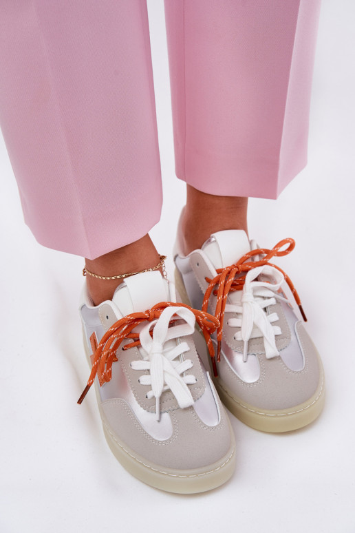 Baixo tênis Feminino cor prata Zelevelis