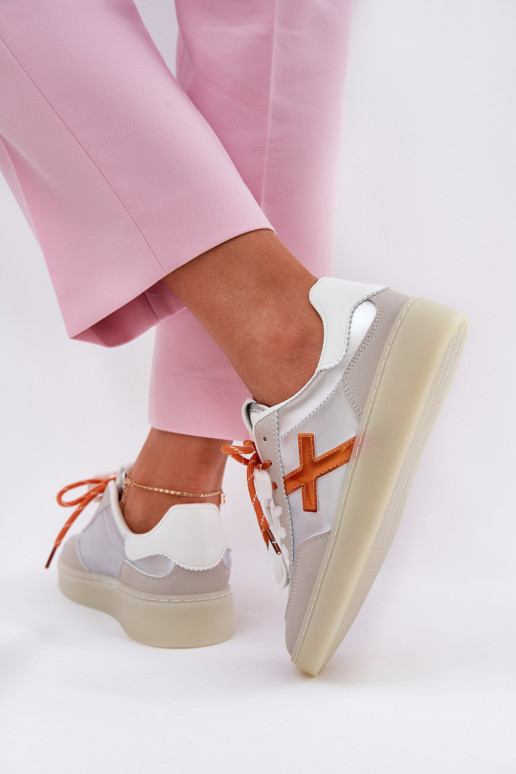 Baixo tênis Feminino cor prata Zelevelis