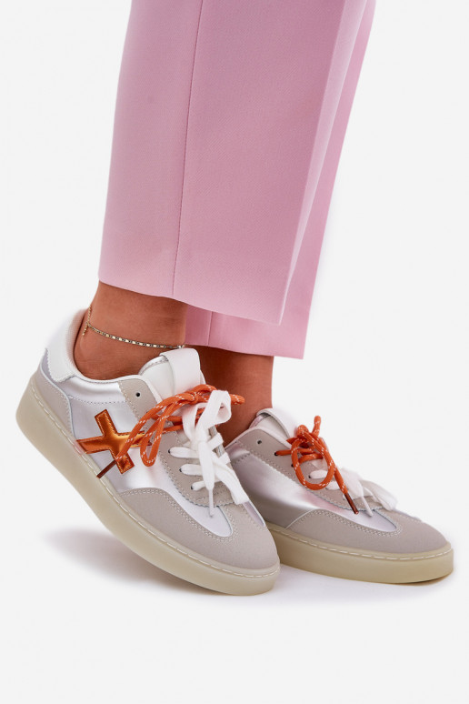 Baixo tênis Feminino cor prata Zelevelis