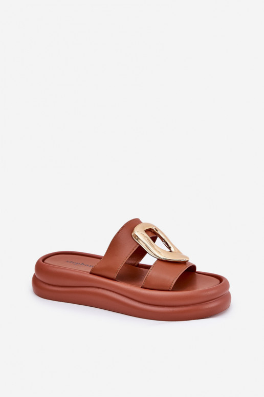 Chinelos femininos com uma plataforma Ze cor douradam Detalem cor marrom Ularinea