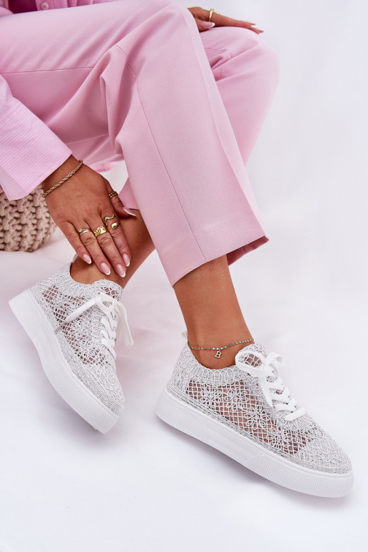 com elementos abertos Tênis Feminino com uma plataforma cor branca Aranelith com elementos abertos Tênis Feminino com uma plataforma cor branca Aranelith