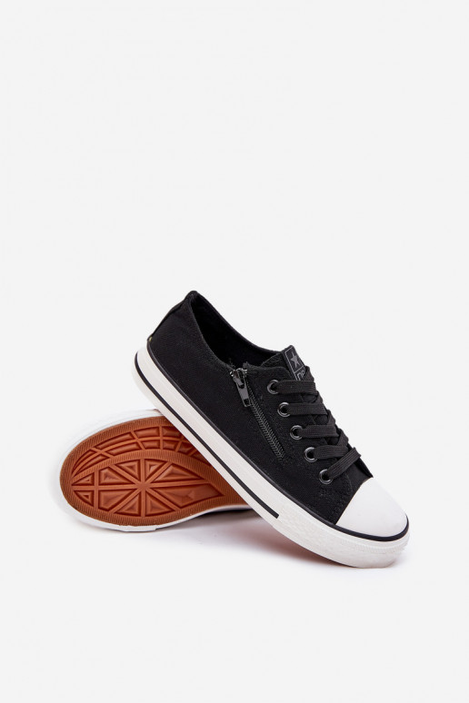 Infantil tênis de sola plana com atacadores cor preta Tem que serrgo Infantil tênis de sola plana com atacadores cor preta Tem que serrgo