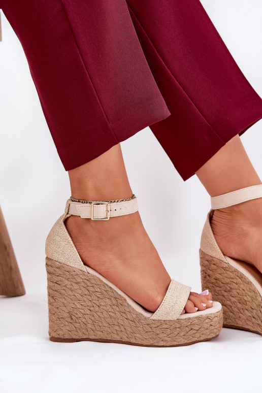 Sandálias femininas Em uma cunha Com trança bege Adelio Sandálias femininas Em uma cunha Com trança bege Adelio